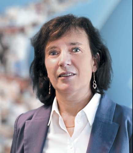 DR VÉRONIQUE KODJO, DIRECTRICE GROUPE, INDUSTRIEL